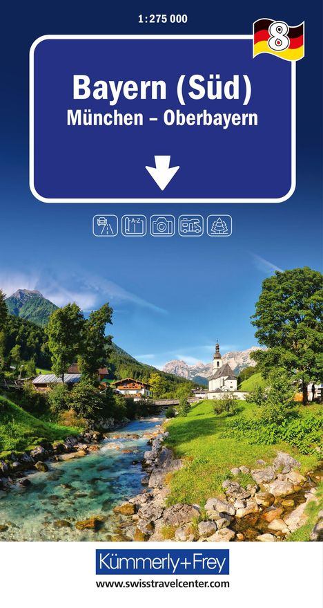 Bayern (Süd), München – Oberbayern. Eindrucksvolle Landschaft mit Bergen, Fluss, Kirche und traditionellen Häusern.