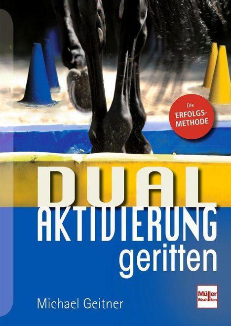 Text: "DIE ERFOLGS-METHODE", "DUAL AKTIVIERUNG geritten", "Michael Geitner". Pferdebeine auf einem parcoursartigen Hintergrund.