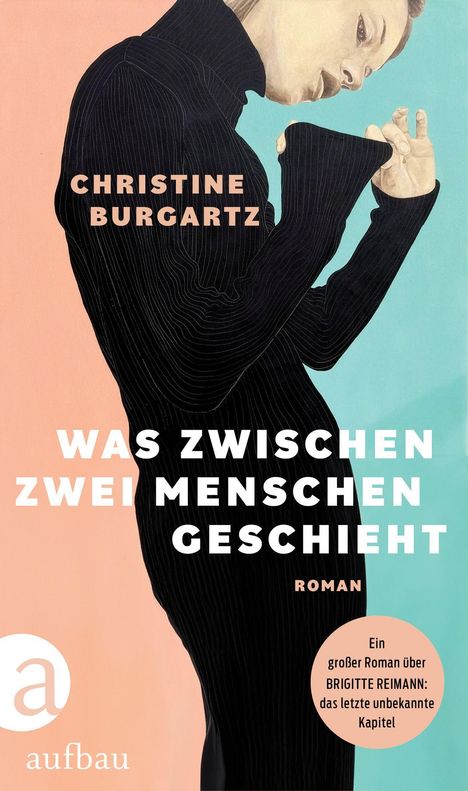 Der Text lautet: "Was zwischen zwei Menschen geschieht". "Christine Burgartz". "Ein großer Roman über Brigitte Reimann". Logo "a" von Aufbau. Silhouette einer Person im Profil, schwarz gekleidet.