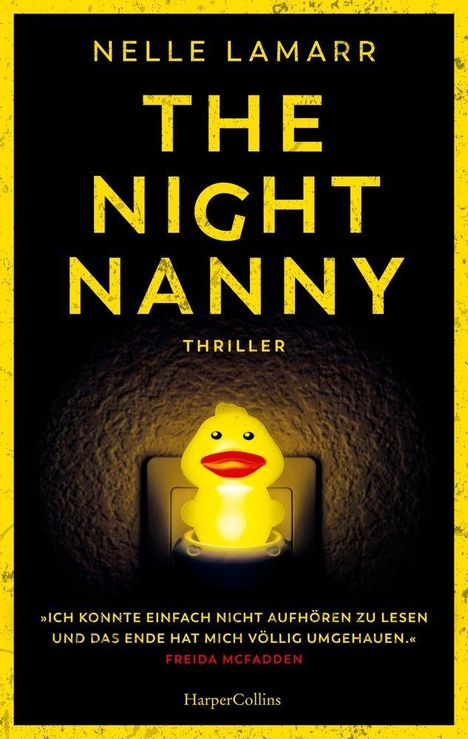 Titel: "THE NIGHT NANNY". Ein leuchtendes Nachtlicht in Form einer gelben Ente an einer Wandsteckdose.