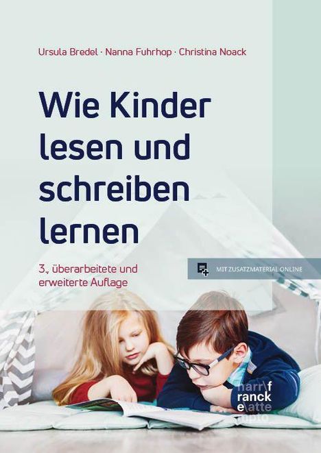 "Wie Kinder lesen und schreiben lernen" 3., überarbeitete und erweiterte Auflage. Zwei Kinder liegen und lesen ein Buch.