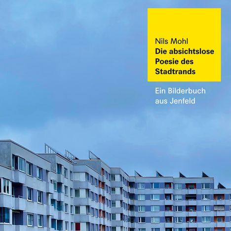 Text: Nils Mohl, Die absichtslose Poesie des Stadtrands, Ein Bilderbuch aus Jenfeld. Wohnblock vor grauem Himmel.
