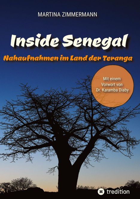 "Inside Senegal: Nahaufnahmen im Land der Teranga" mit Baobab-Silhouette vor blauem Himmel.