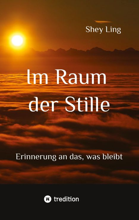 "Im Raum der Stille", "Erinnerung an das, was bleibt", "Shey Ling". Sonnenuntergang über Wolken, ruhige Atmosphäre.