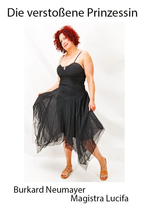 „Die verstoßene Prinzessin“ steht oben. Burkhard Neumayer, Magistra Lucifa unten. Frau mit rotem Haar in schwarzem Kleid.