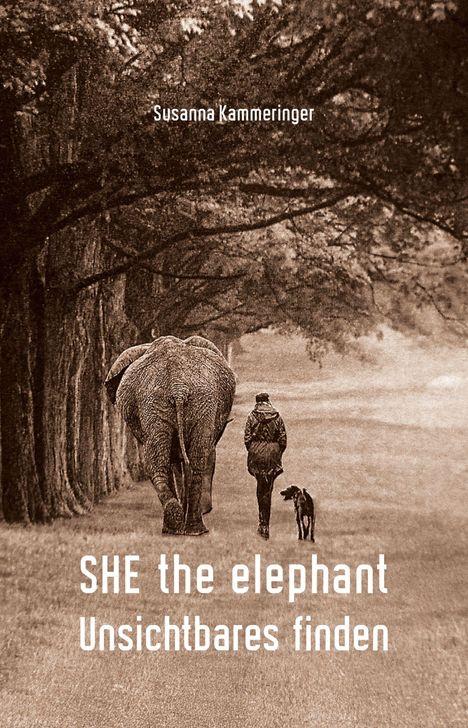 "SHE the elephant. Unsichtbares finden." von Susanna Kammeringer. Elefant, Mensch und Hund gehen auf einer Allee.
