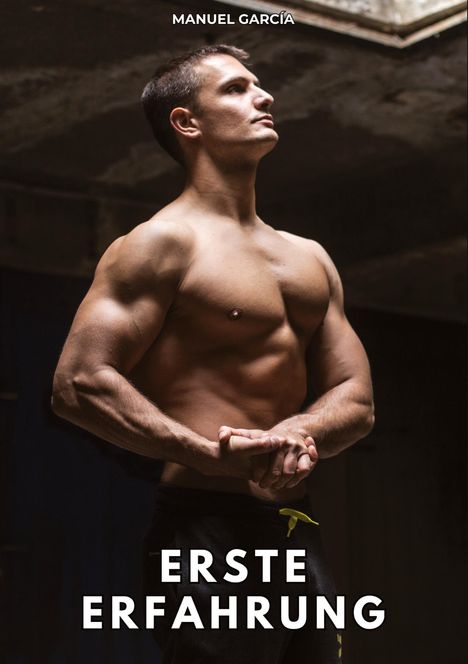 Titel: "Erste Erfahrung". Ein muskulöser, oberkörperfreier Mann steht in nachdenklicher Pose.