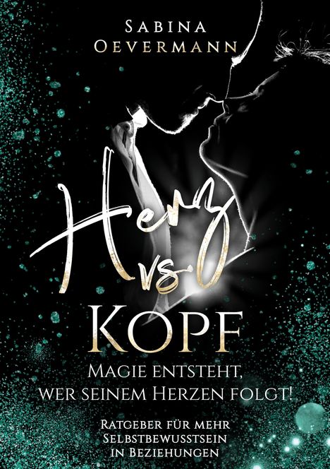 „Herz vs. Kopf. Magie entsteht, wer seinem Herzen folgt! Ratgeber für mehr Selbstbewusstsein in Beziehungen.“ Silhouette eines Paares.