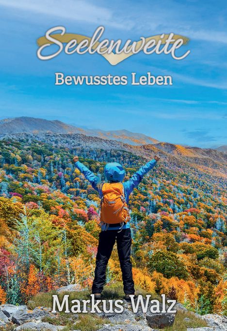 "Seelenweite: Bewusstes Leben", Markus Walz. Person mit Rucksack blickt auf bunten Herbstwald.