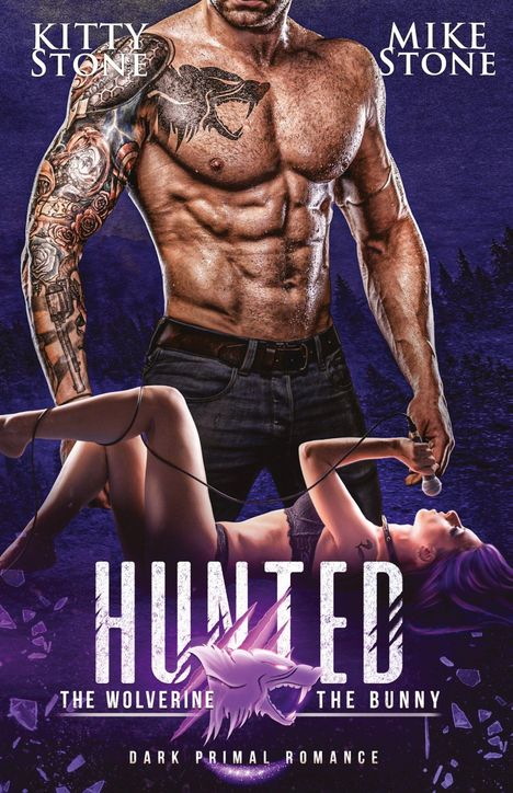 "Hunted: The Wolverine & The Bunny" zeigt einen muskulösen Mann mit Tattoos und eine Frau am Boden mit einem Mikrofon.