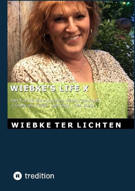 Titel: WIEBKE'S LIFE X. Tagebuch einer trans Frau. Wiebke Ter Lichten. Freundliche Frau lächelt in die Kamera.