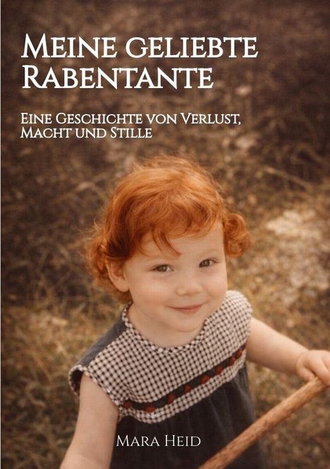 "MEINE GELIEBTE RABENTANTE. Eine Geschichte von Verlust, Macht und Stille. Mara Heid." Ein kleines Kind mit roten Haaren.