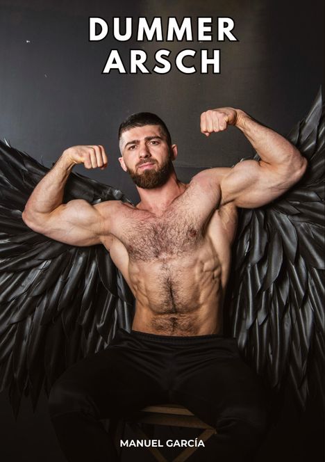 Schriftzug "DUMMER ARSCH" oben. Ein muskulöser Mann mit schwarzen Engelsflügeln sitzt auf einem Hocker, posiert stolz.