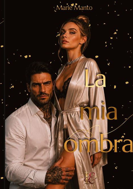 Text: "Marie Manto", "La mia ombra". Zwei stilvolle Personen, Frau in Seidenrobe, Mann im Hemd, schwarzer Hintergrund mit goldenen Sprenkeln.