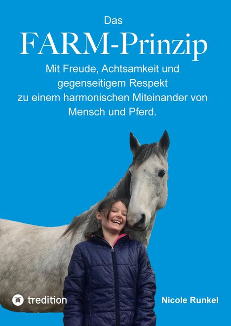 Das FARM-Prinzip: Freude, Achtsamkeit für Menschen und Pferde. Ein lachendes Kind mit einem Pferd auf blauem Hintergrund.
