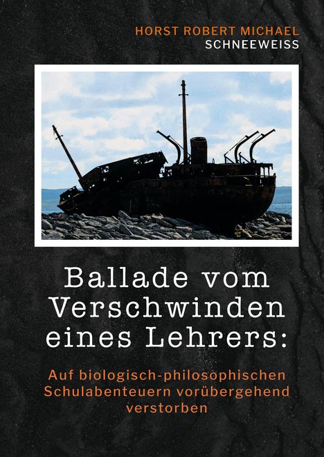 Schwarzer Hintergrund; Titel: "Ballade vom Verschwinden eines Lehrers". Verrostetes Schiffswrack auf felsigem Küstenstreifen.