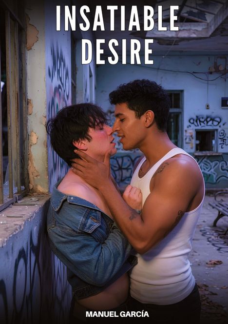 Oben steht "INSATIABLE DESIRE", unten "MANUEL GARCÍA". Zwei Männer stehen eng beieinander in einem verlassenen Raum mit Graffiti.