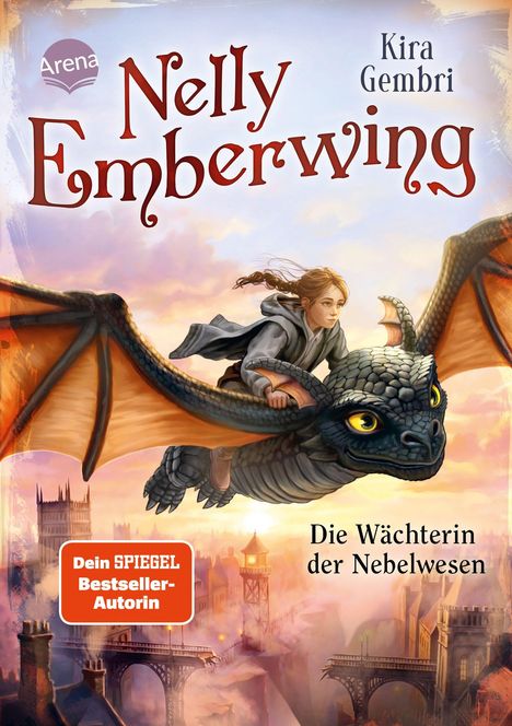 "Nelly Emberwing", "Die Wächterin der Nebelwesen", "Dein SPIEGEL Bestseller-Autorin", Mädchen reitet Drachen über Stadt.