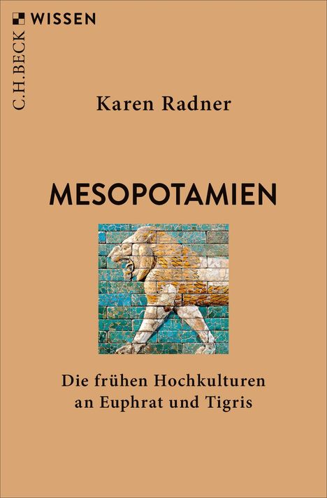 Titel: "MESOPOTAMIEN", Autor: Karen Radner. Darunter ein Bild eines Löwenmosaiks aus farbigen Ziegeln.