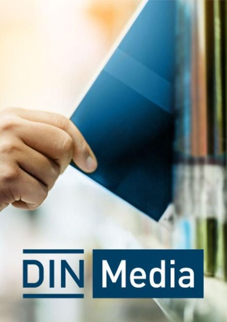 „DIN Media“. Eine Hand zieht ein dunkelblaues Buch aus einem Regal.