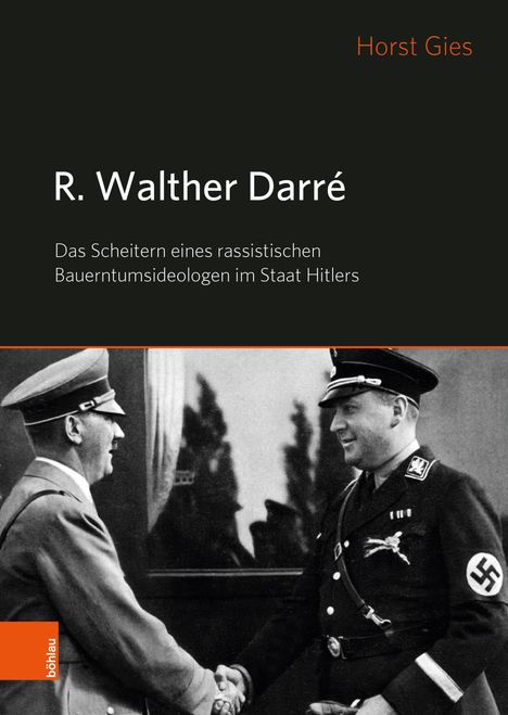 Text: „R. Walther Darré. Das Scheitern eines rassistischen Bauertumsideologen im Staat Hitlers.“ Schwarz-weiß-Foto zweier Männer beim Händedruck.
