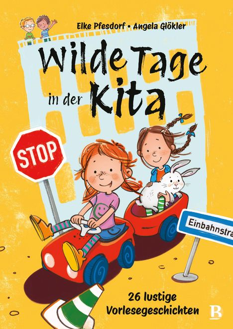 Titeltext: "Wilde Tage in der Kita". Zwei Kinder auf roten Autos, eines hält ein Kaninchen. Verkehrszeichen: "Stop" und "Einbahnstraße".