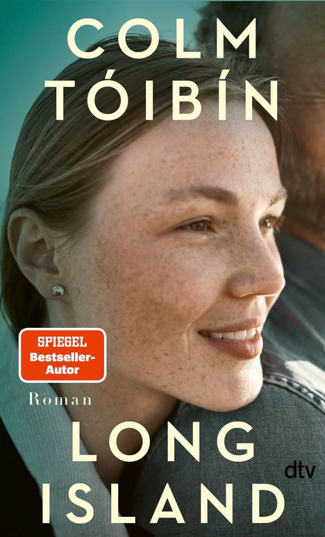 COLM TÓIBÍN, "LONG ISLAND", Roman, SPIEGEL Bestseller-Autor, dtv. Ein lächelndes Gesicht in Nahaufnahme.