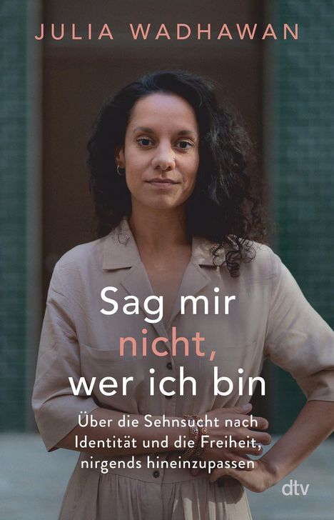 Julia Wadhawan: Sag mir nicht, wer ich bin, Buch