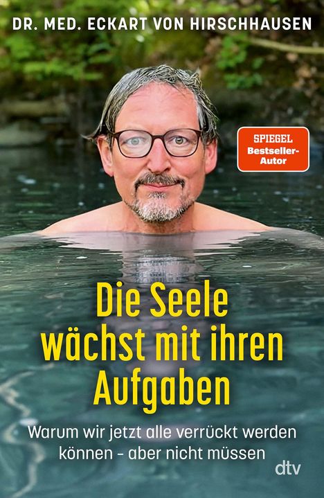Dr. med. Eckart von Hirschhausen. Die Seele wächst mit ihren Aufgaben. Porträt eines Mannes im Wasser mit Brille.