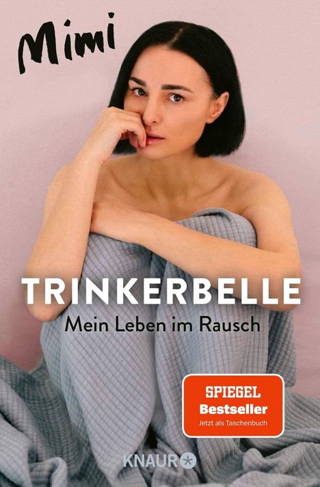 "Mimi. TRINKERBELLE - Mein Leben im Rausch. SPIEGEL Bestseller. Frau sitzt nachdenklich eingehüllt in eine Decke."