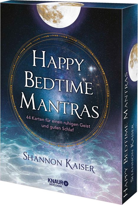 "Happy Bedtime Mantras" von Shannon Kaiser. Ein Mond am Himmel über Wasser in Blau- und Lilatönen.