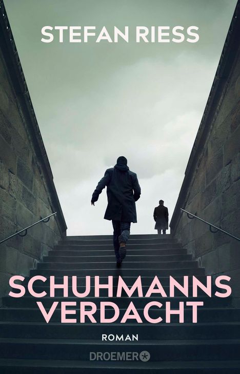"Stefan Riess, Schuhmanns Verdacht, Roman, Droemer." Zwei Personen gehen eine Treppe hinauf, düstere Stimmung.