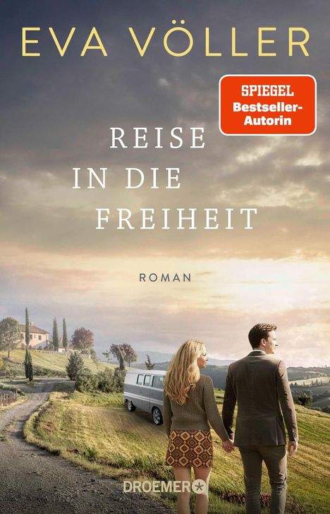 „Eva Völler: Reise in die Freiheit“, „SPIEGEL Bestseller-Autorin“, „ROMAN“, „DROEMER“. Paar hält Händchen, ländliche Szene.