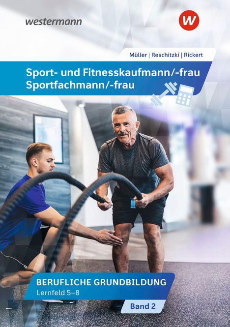 „Sport- und Fitnesskaufmann/-frau“, zwei Männer in einem Fitnessstudio, einer trainiert mit Seilen.
