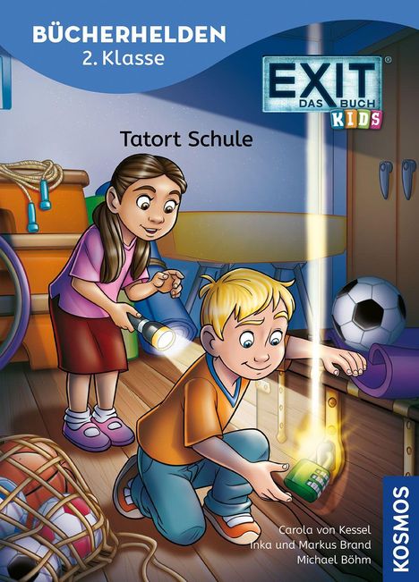 BÜCHERHELDEN 2. Klasse, Tatort Schule, EXIT DAS BUCH KIDS. Zwei Kinder suchen mit Taschenlampen in einem Raum.