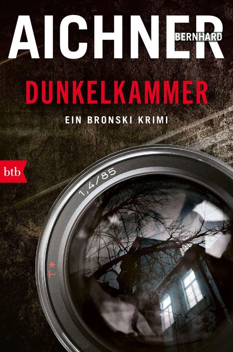 Bernhard Aichner: Dunkelkammer, Buch