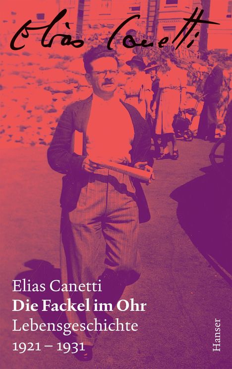 Elias Canetti, Die Fackel im Ohr, Lebensgeschichte 1921–1931. Mann mit Brille und Hut, läuft, hält Zeitung. Hintergrund: Gebäude.
