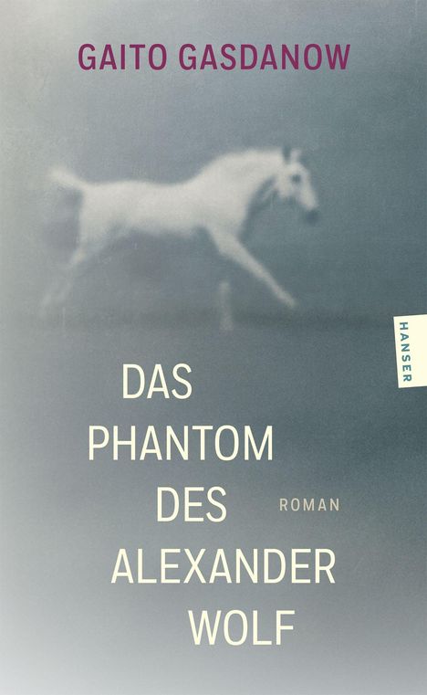 Oben steht "Gaito Gasdanow". Darunter in großen Buchstaben: "Das Phantom des Alexander Wolf". Ein unscharfes weißes Pferd.