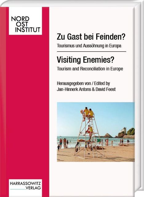 "Zu Gast bei Feinden? Tourismus und Aussöhnung in Europa" steht auf einem Buchcover. Zwei Rettungsschwimmer am Strand.
