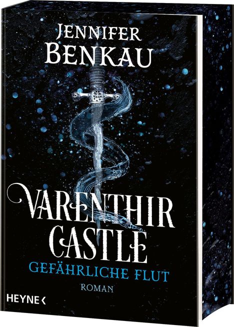 Titel: "Varenthir Castle - Gefährliche Flut", Autorin: Jennifer Benkau. Ein Schwert mit Wasserwirbel vor dunklem Hintergrund.