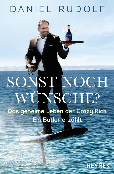 "Daniel Rudolf: SONST NOCH WÜNSCHE? Das geheime Leben der Crazy Rich. Ein Butler erzählt. Mann auf Wassersportgerät mit Tablett."