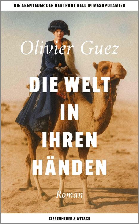 „Die Welt in ihren Händen“ von Olivier Guez. Illustration einer Frau auf einem Kamel in der Wüste.