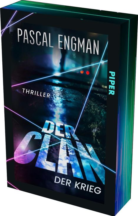 Text: "Pascal Engman, Thriller, Der Clan, Der Krieg". Dunkle Szene mit leuchtenden Linien, verschwommene Person im Hintergrund.