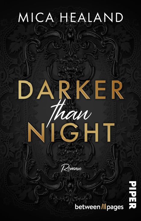 Text: Mica Healand, Darker Than Night, Roman. Unten: between ll pages, Piper. Schwarzer Hintergrund mit Ornamenten.