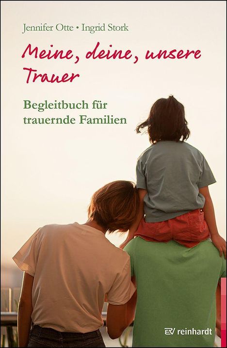 „Meine, deine, unsere Trauer“ – Begleitbuch für trauernde Familien. Zwei Personen, eine stützt einen Jungen auf den Schultern.