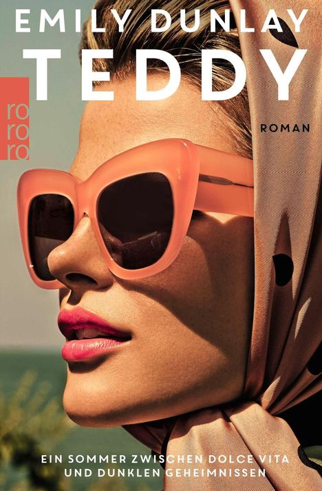 "Emily Dunlay, Teddy, Roman. Ein Sommer zwischen Dolce Vita und dunklen Geheimnissen." Frau mit Sonnenbrille und Kopftuch.