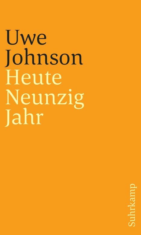 „Uwe Johnson. Heute Neunzig Jahr“ steht in schwarzer und weißer Schrift auf orangefarbenem Hintergrund. Links seitlich „Suhrkamp“.
