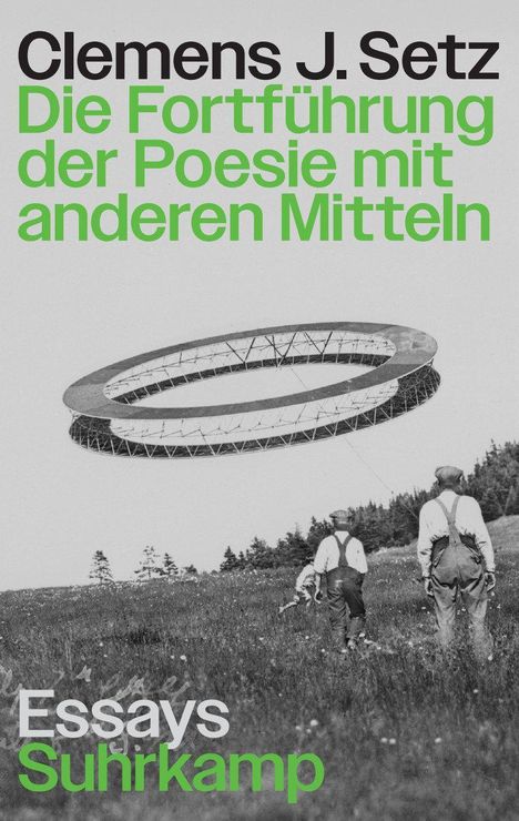 Text: "Clemens J. Setz. Die Fortführung der Poesie mit anderen Mitteln. Essays. Suhrkamp."  
Darunter Männer vor einem fliegenden Ring.
