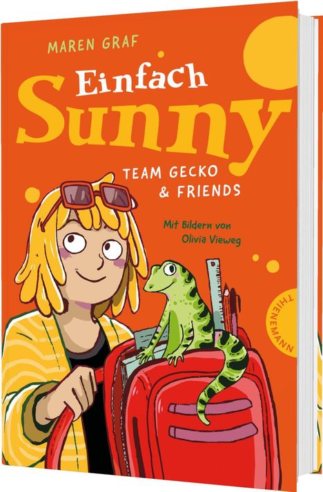 "Einfach Sunny: Team Gecko & Friends. Mit Bildern von Olivia Vieweg." Illustration: Kind mit Sonnenbrille und Gecko auf Rucksack.