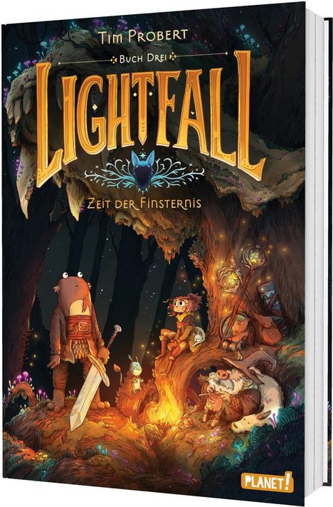 „Lightfall: Zeit der Finsternis, Buch Drei“ von Tim Probert. Eine abenteuerliche Lagerfeuerszene im Wald.